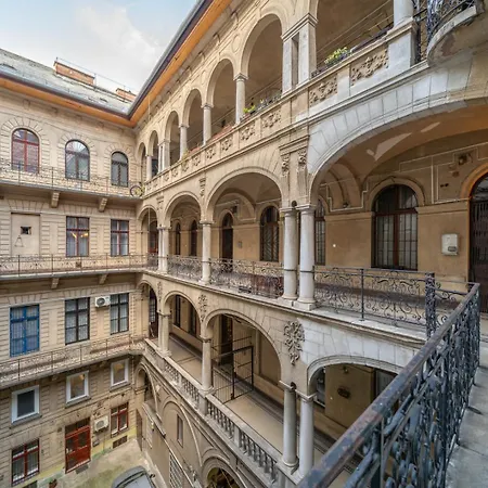 Downtown Delight - Erzsébet Blvd - 13 Ppl * Budapest