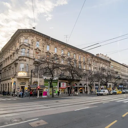 Downtown Delight - Erzsebet Blvd - 13 Ppl Daire Budapeşte