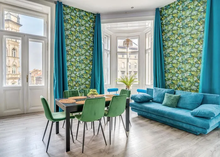 Downtown Delight - Erzsebet Blvd - 13 Ppl Budapest