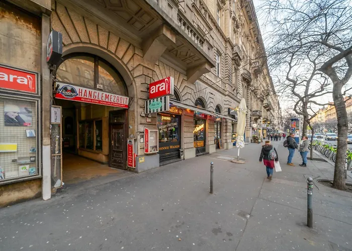 Downtown Delight - Erzsebet Blvd - 13 Ppl Lägenhet *