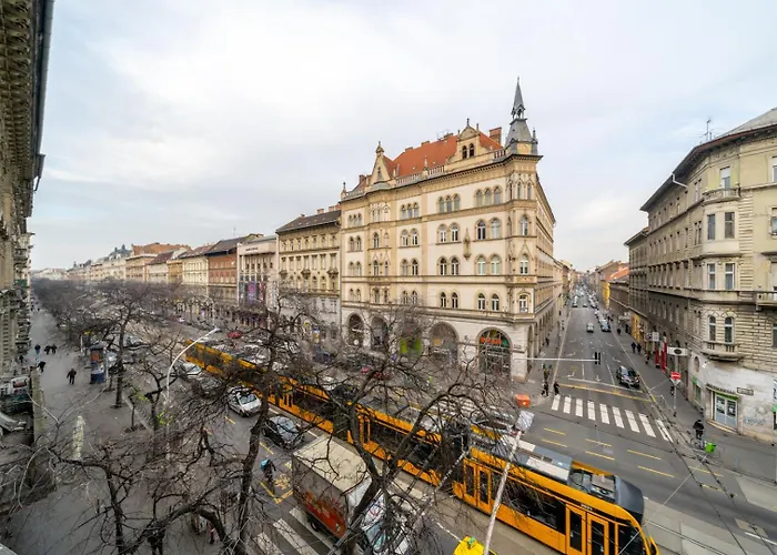 Downtown Delight - Erzsebet Blvd - 13 Ppl Lägenhet Budapest