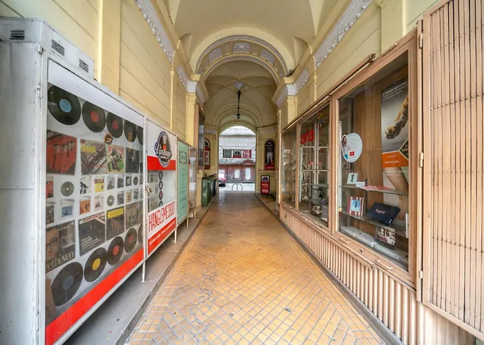 Lägenhet Downtown Delight - Erzsebet Blvd - 13 Ppl Budapest