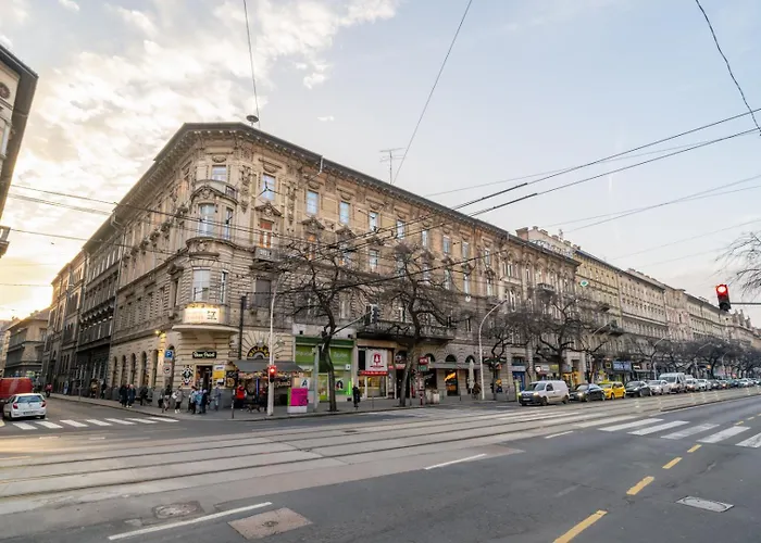 Downtown Delight - Erzsebet Blvd - 13 Ppl Lägenhet Budapest