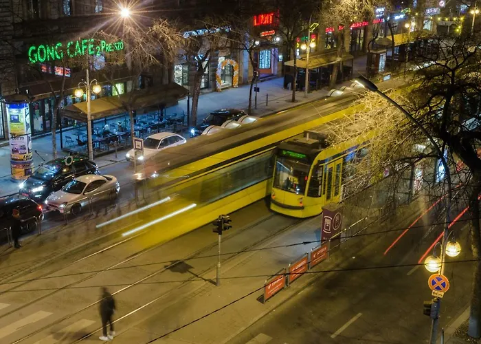 Downtown Delight - Erzsebet Blvd - 13 Ppl Budapest