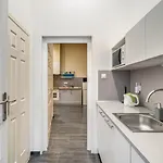 Downtown Delight - Erzsebet Blvd - 13 Ppl Lägenhet
