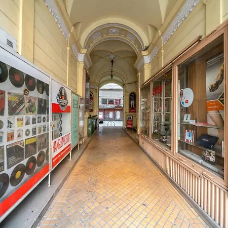 Lägenhet Downtown Delight - Erzsebet Blvd - 13 Ppl Budapest