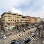 Downtown Delight - Erzsebet Blvd - 13 Ppl Apartman *