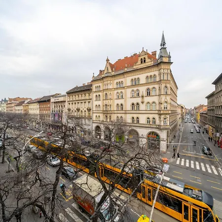 Downtown Delight - Erzsebet Blvd - 13 Ppl Apartman Budapest